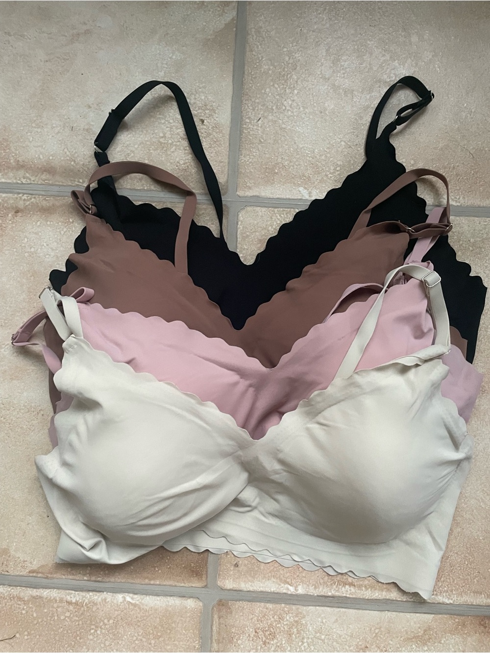 4 pack of lightly padded, adjustable strap, scalloped top smoothing bras; M